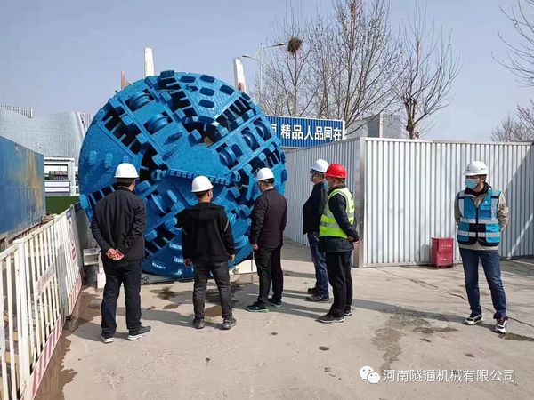 热烈：：刂Ｖ莸靥12号线21.4米长富水细砂层机械法联系通道顺利贯通！！(图3)